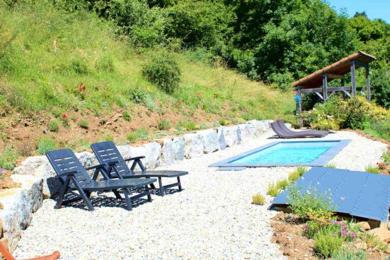 Piscine nuit insolite en ardèche auvergne rhone alpes proche de LYON GRENOBLE