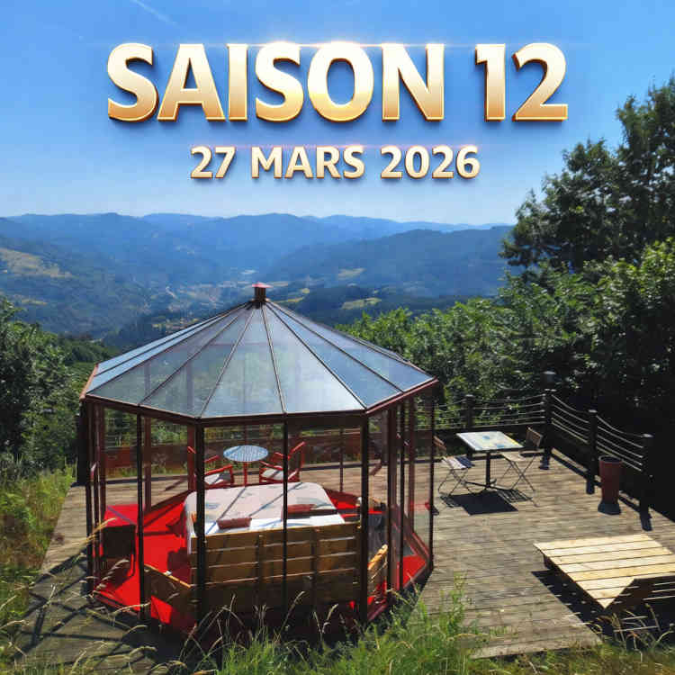 hébergement insolite Ardèche dôme transparent avec vue panoramique montagne terrasse bois Nuits D’y Cîmes ouverture saison 12 27 mars 2026 nuit sous les étoiles spa nature séjour romantique