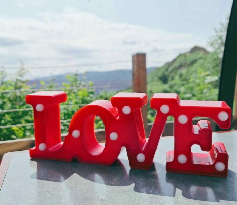 Love pour une nuit en dome transparent en Ardèche hébergement insolite Lyon